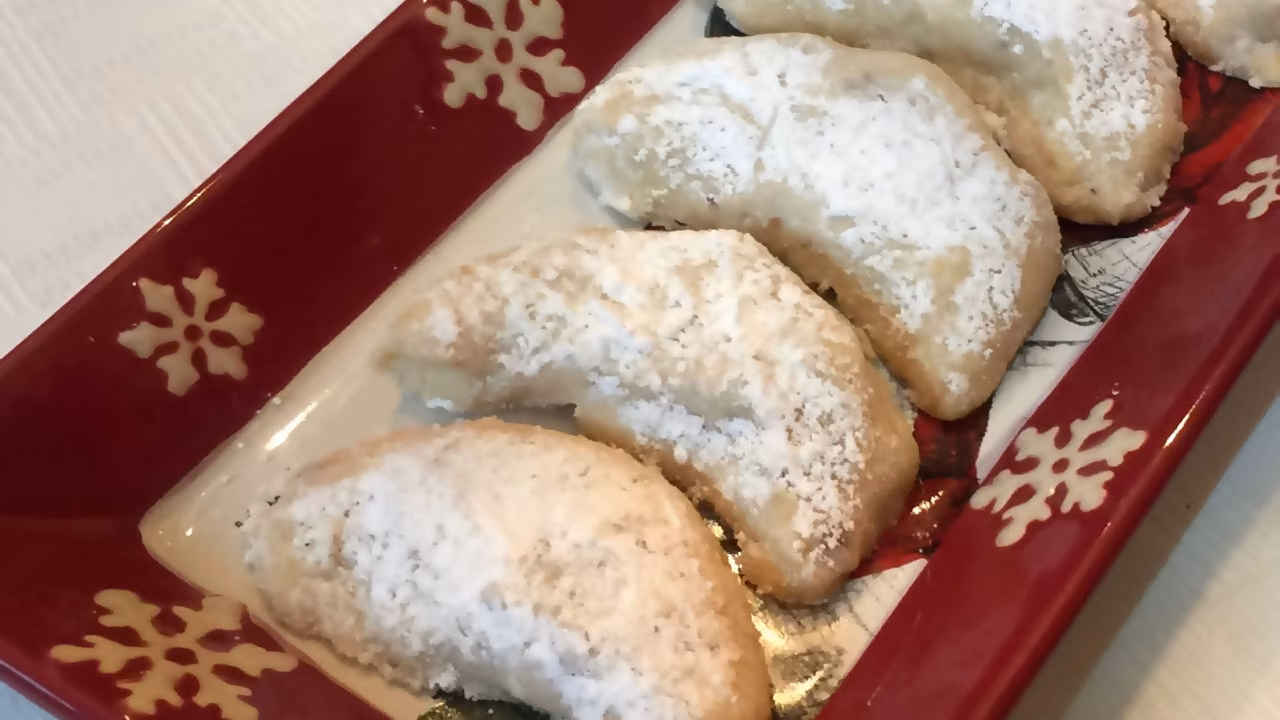 Gramma’s Almond Crescents Cookies recipe - American easy difficulty in Treats, Cookies category